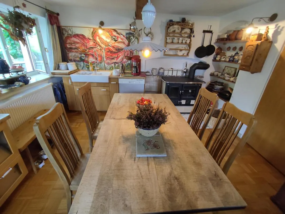 Kuenstlerhaus Weissgerberguetl Apartment Marquartstein