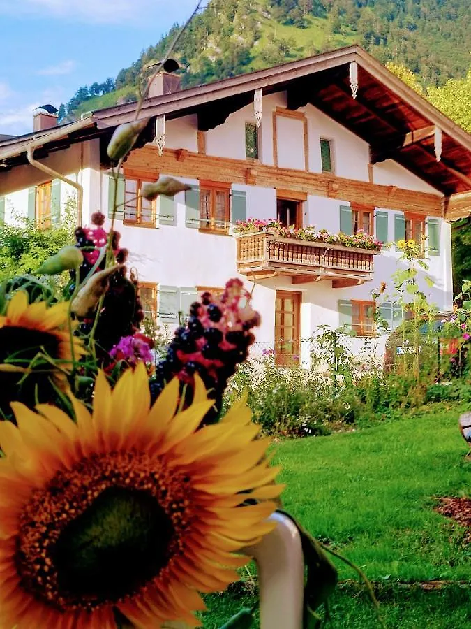 Kuenstlerhaus Weissgerberguetl Apartment Marquartstein