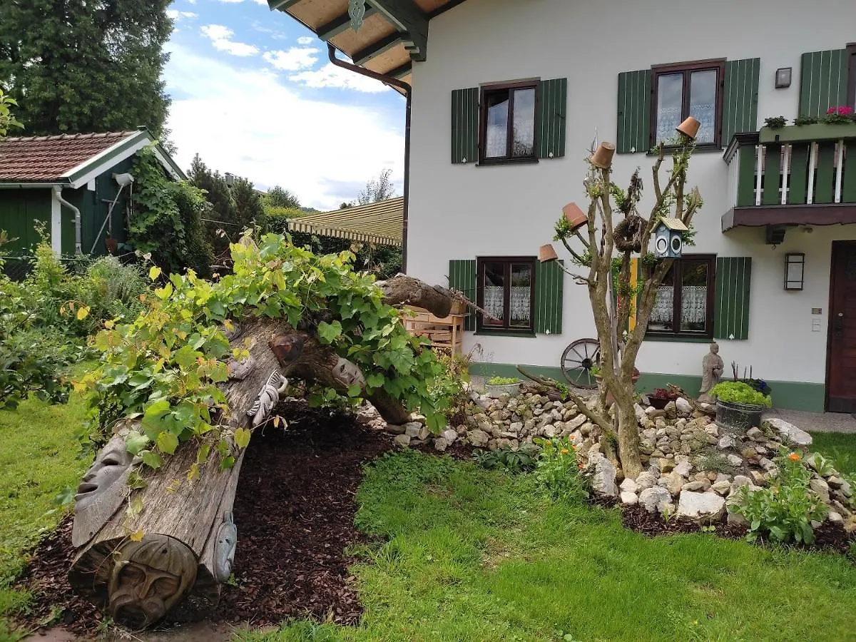 Kuenstlerhaus Weissgerberguetl Apartment Marquartstein